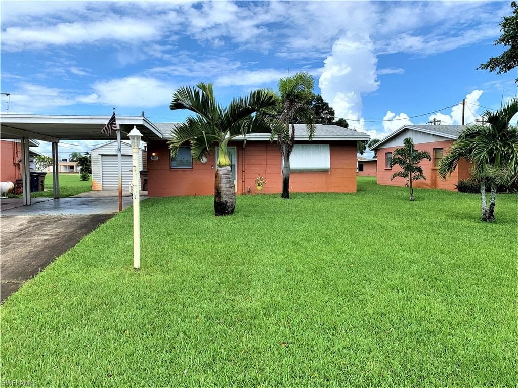 1105 Broad ST N LEHIGH ACRES, FL 33936