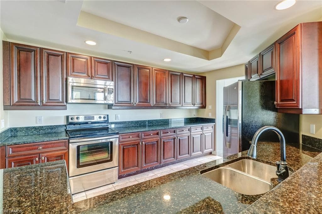 2743 1st ST 2105 FORT MYERS, FL 33916