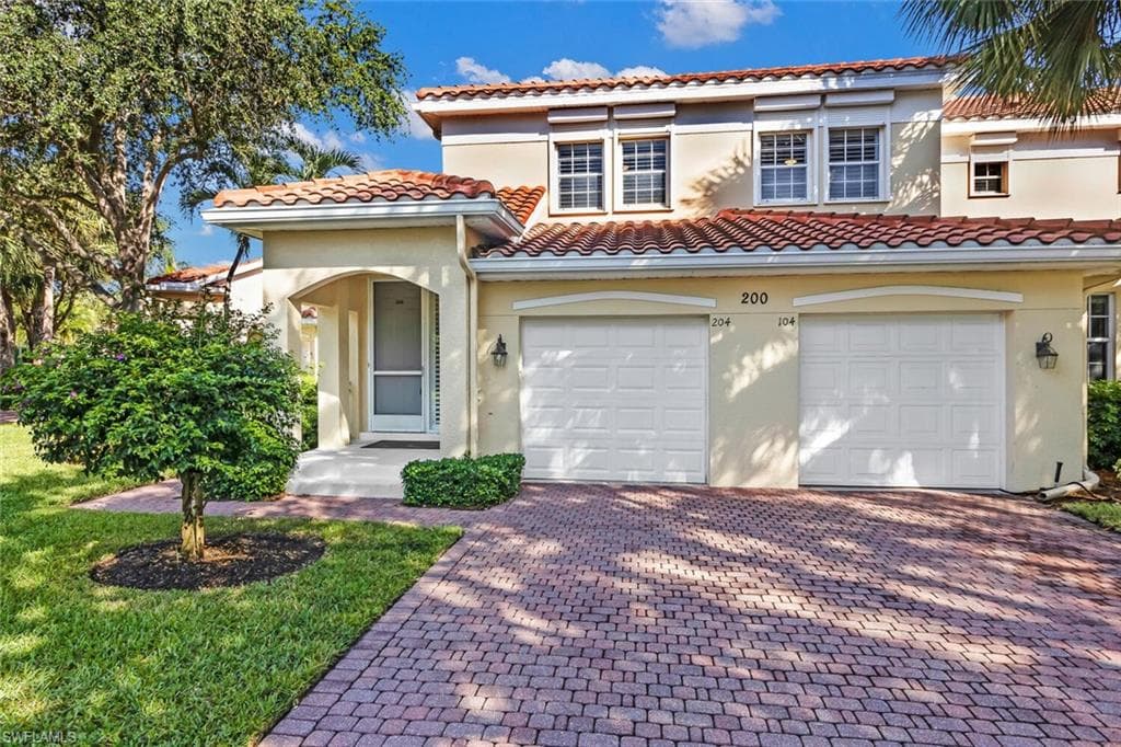 200 Lambiance CIR 2-204 NAPLES, FL 34108