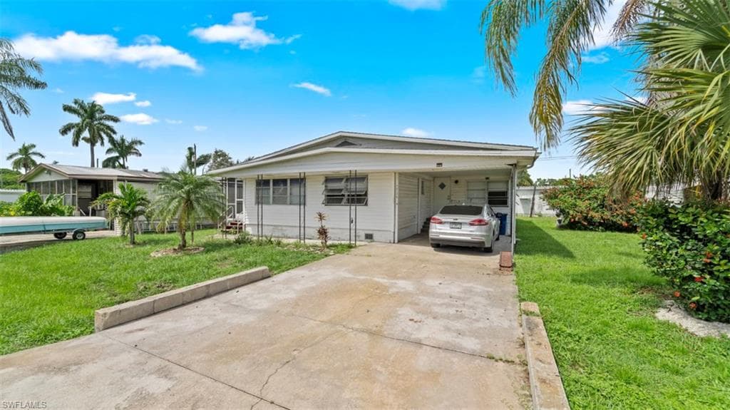 12170 Moss DR FORT MYERS, FL 33908