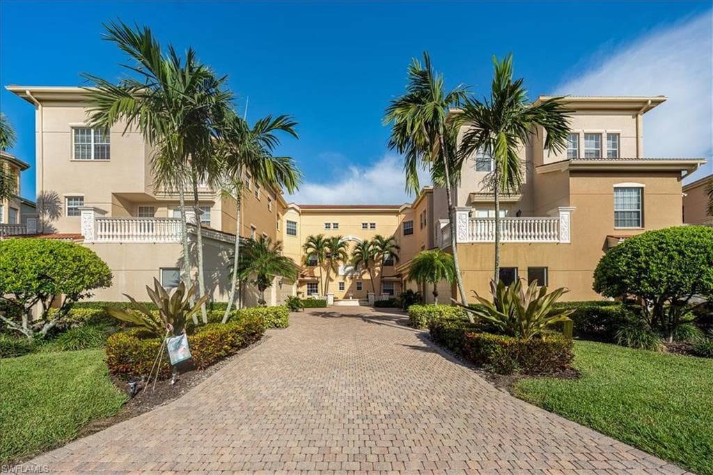 530 Avellino Isles CIR 7101 NAPLES, FL 34119