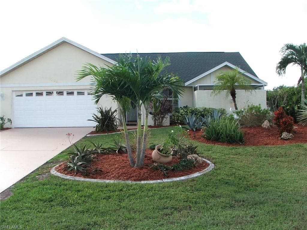 1032 NE 2nd TER CAPE CORAL, FL 33909