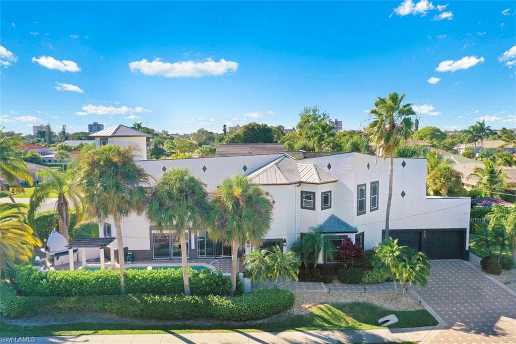 9625 6th ST N NAPLES, FL 34108