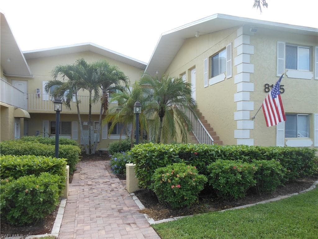 8135 Country RD 205 FORT MYERS, FL 33919
