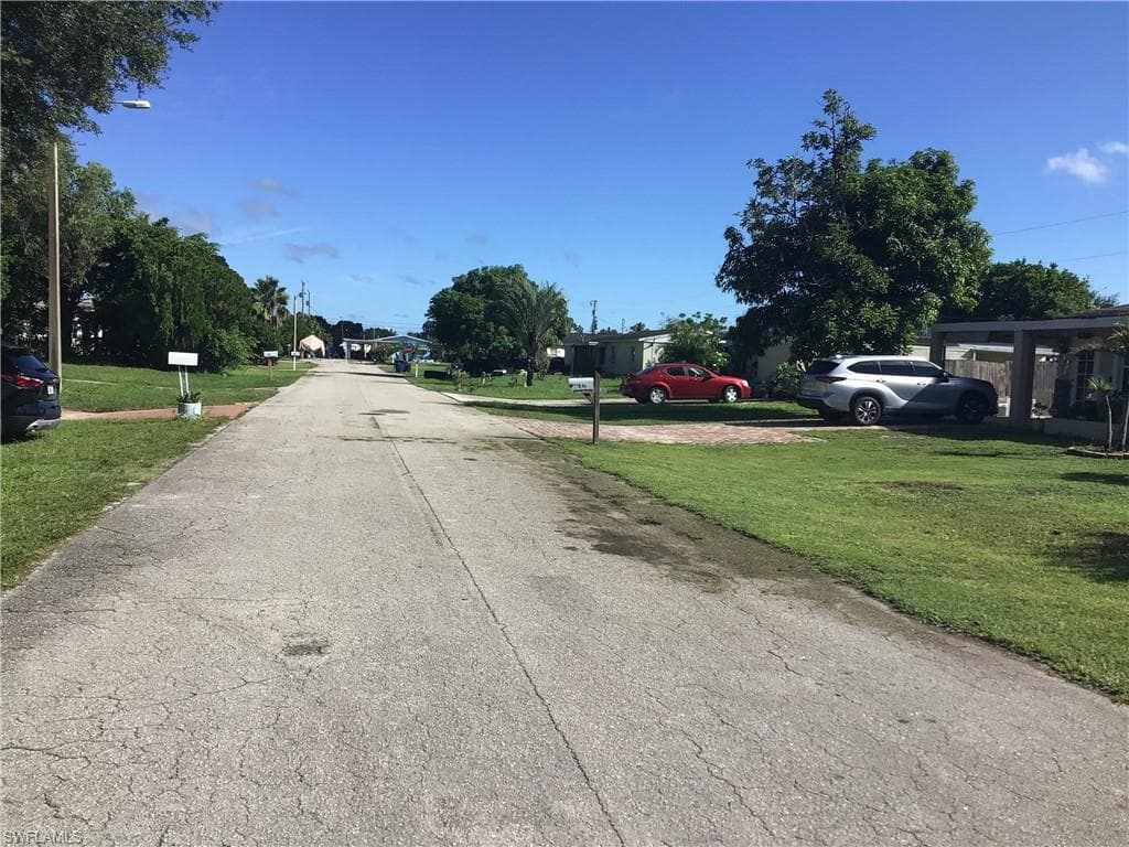 18 Abaco ST LEHIGH ACRES, FL 33936