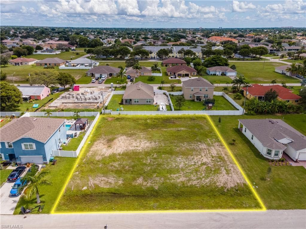 4611 SW 9th PL CAPE CORAL, FL 33914