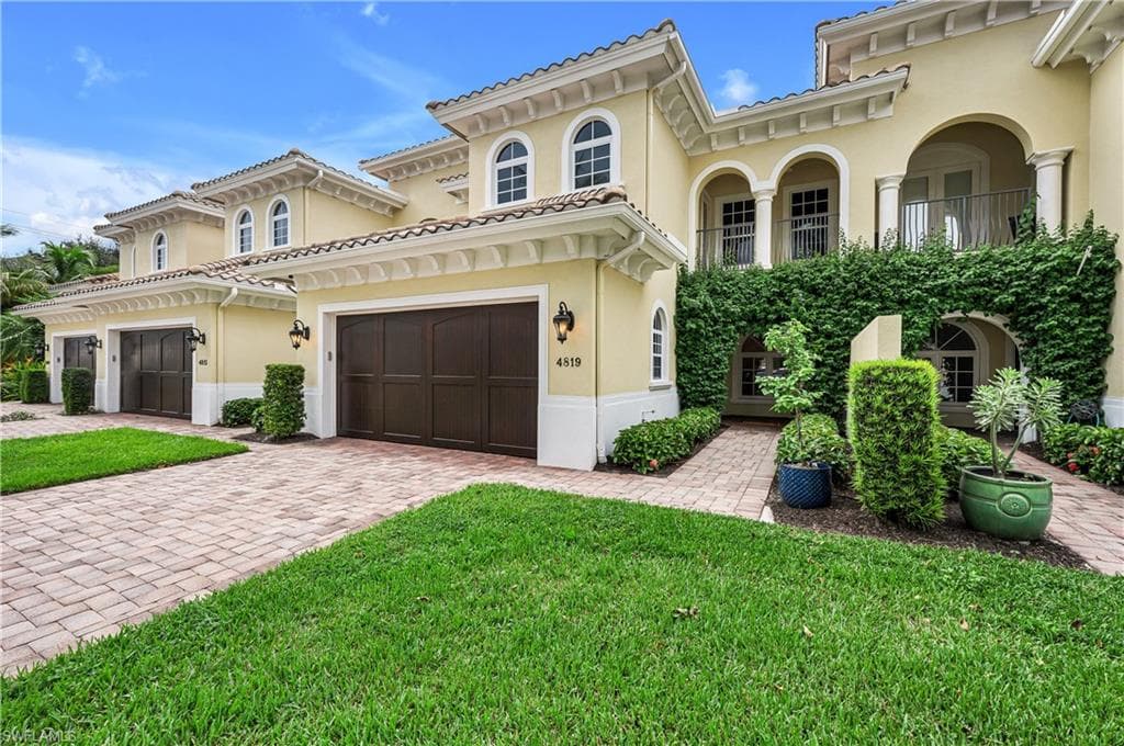 4819 West Blvd CT 103 NAPLES, FL 34103