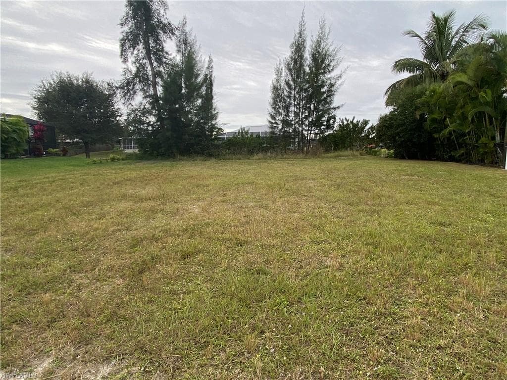 1102 SW 12th TER CAPE CORAL, FL 33991