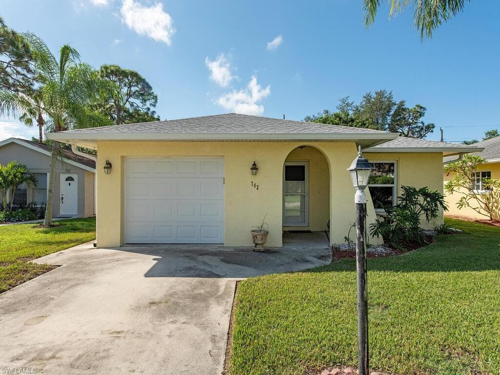 742 99th AVE N NAPLES, FL 34108