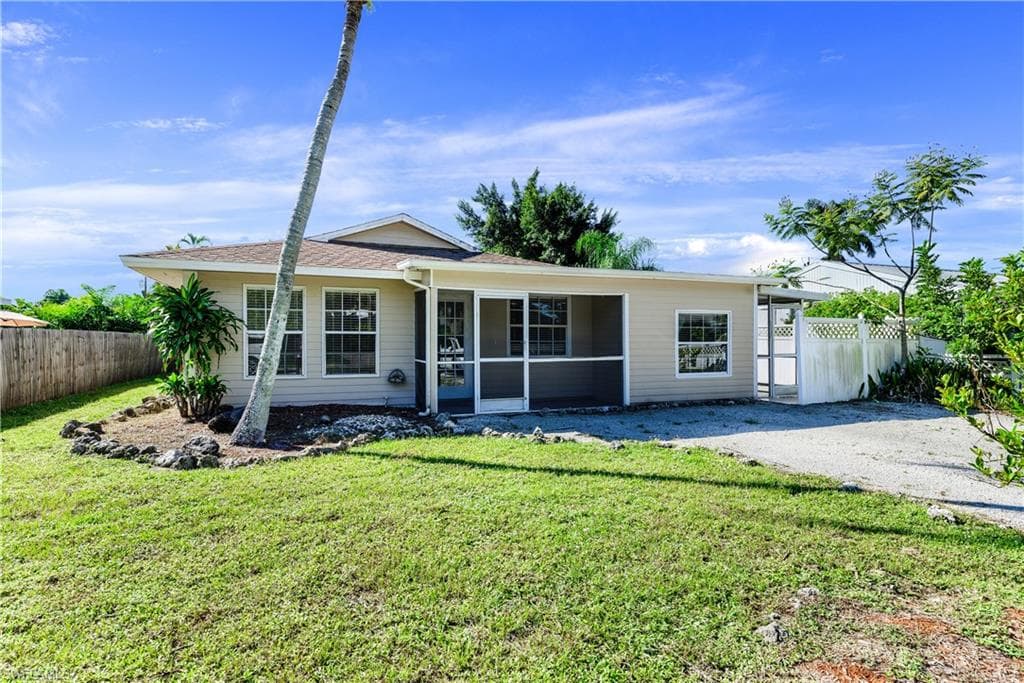 1030 28th AVE N NAPLES, FL 34103