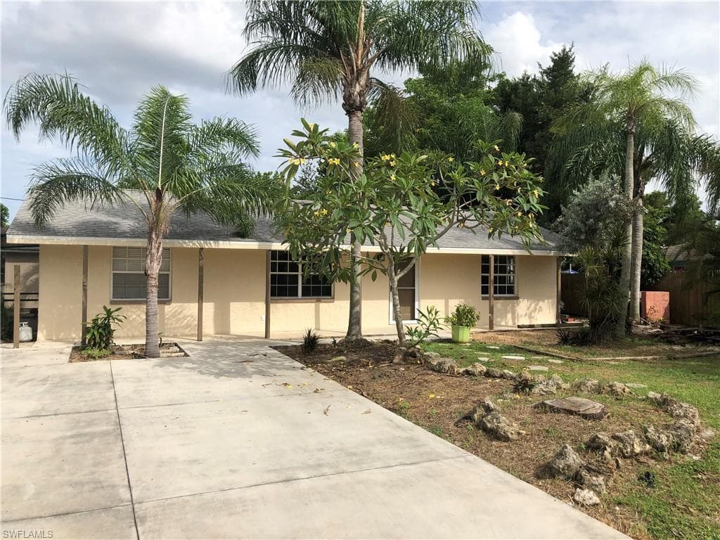 4536 ESCOBAR AVE NAPLES, FL 34103
