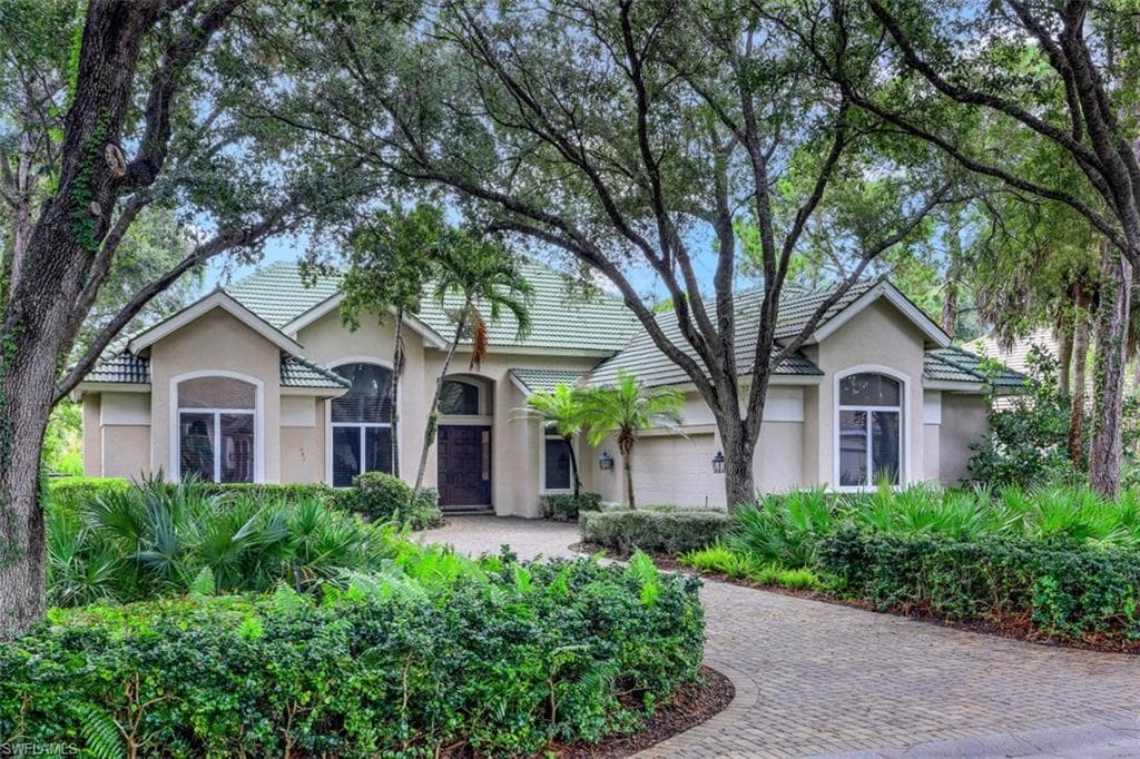 987 Barcarmil WAY NAPLES, FL 34110