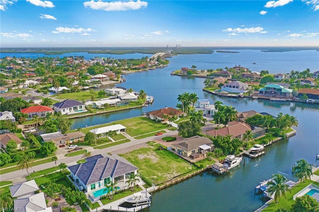 647 Bamboo CT MARCO ISLAND, FL 34145