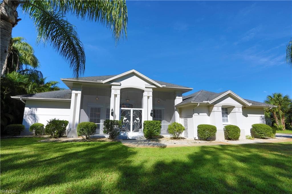 819 Glenn AVE LEHIGH ACRES, FL 33972