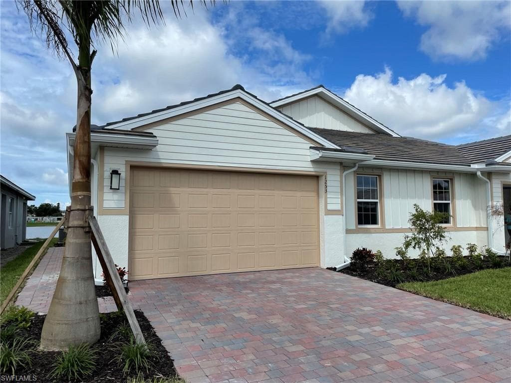 1253 ENBROOK LOOP NAPLES, FL 34114