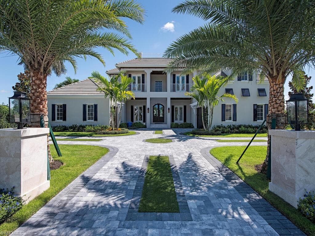 3243 GIN LN NAPLES, FL 34102