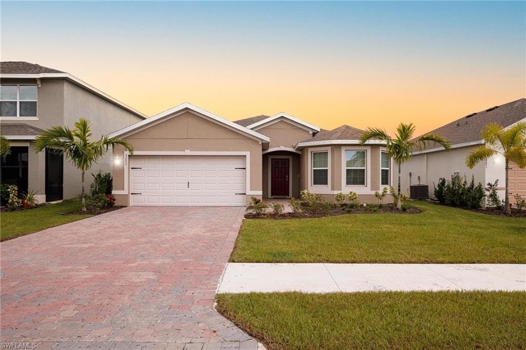 3203 Estancia LN CAPE CORAL, FL 33909