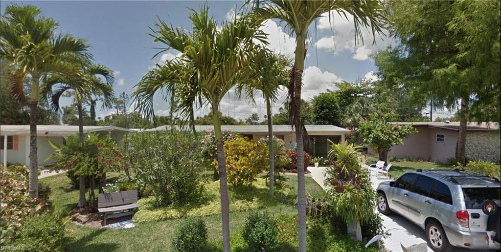 2047 Harbor LN NAPLES, FL 34104