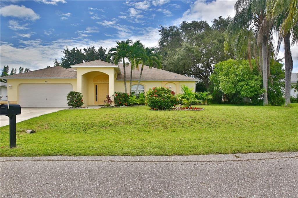 206 SE 28th TER CAPE CORAL, FL 33904