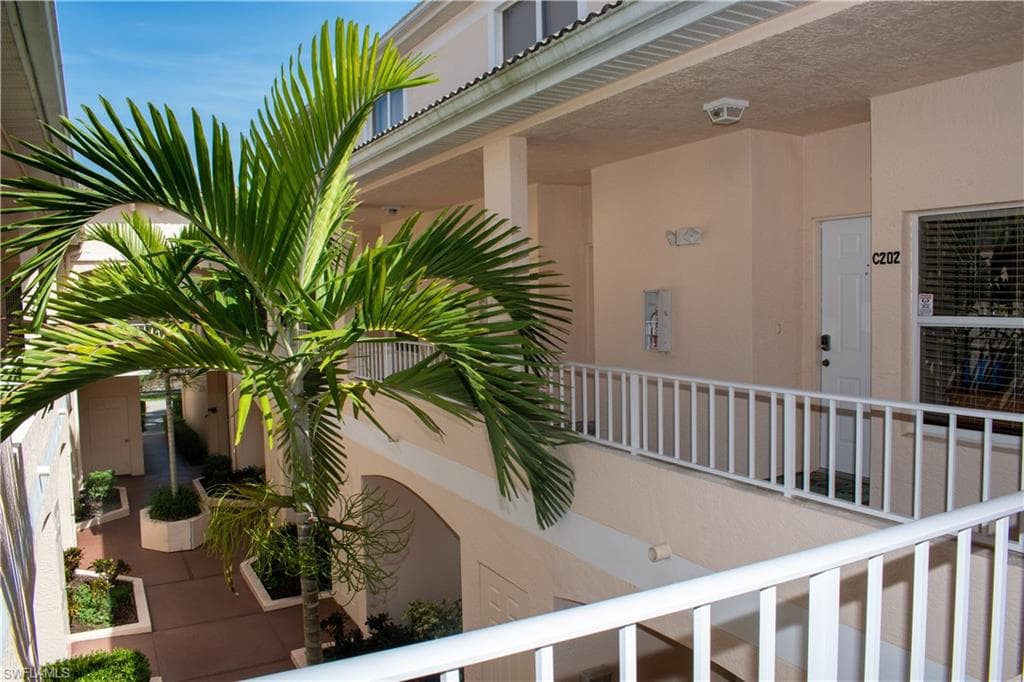 1096 Woodshire LN C202 NAPLES, FL 34105