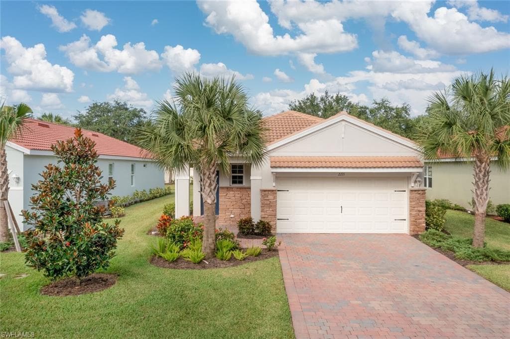 2221 Summersweet DR ALVA, FL 33920