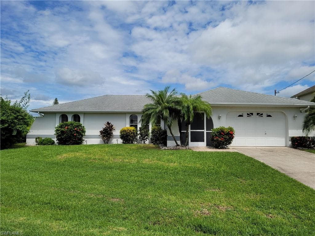 512 Causeway DR LEHIGH ACRES, FL 33936