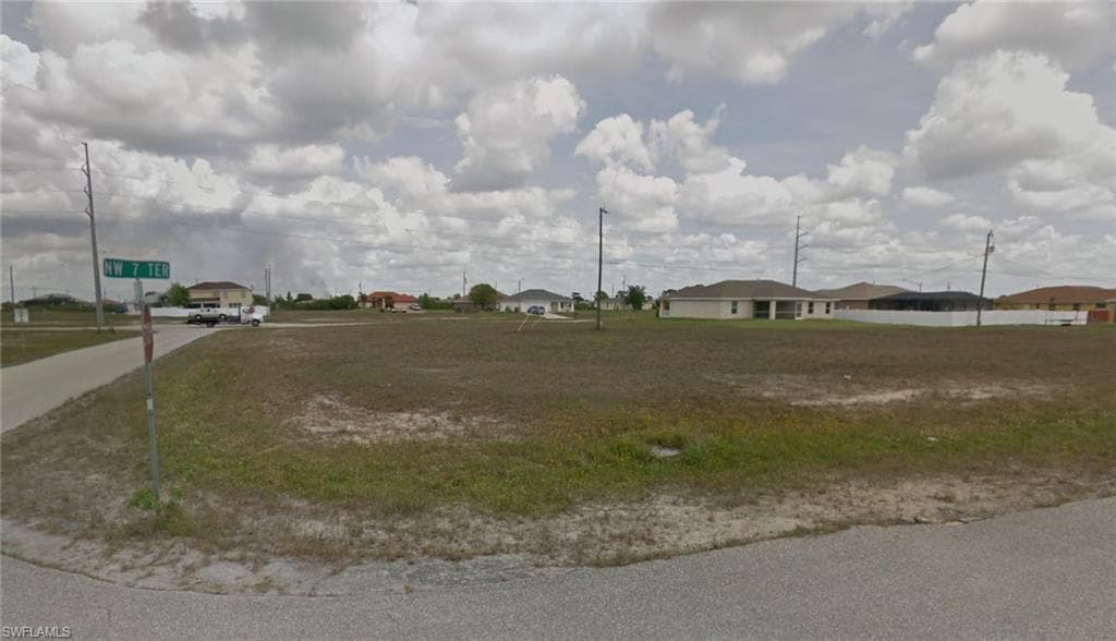 711 NW 7th TER CAPE CORAL, FL 33993