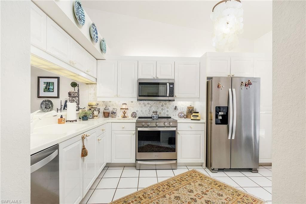 2225 Hidden Lake DR 3302 NAPLES, FL 34112