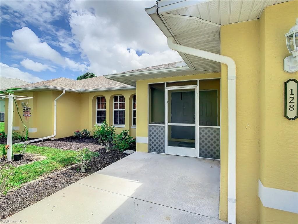 128 SE 21st ST CAPE CORAL, FL 33990