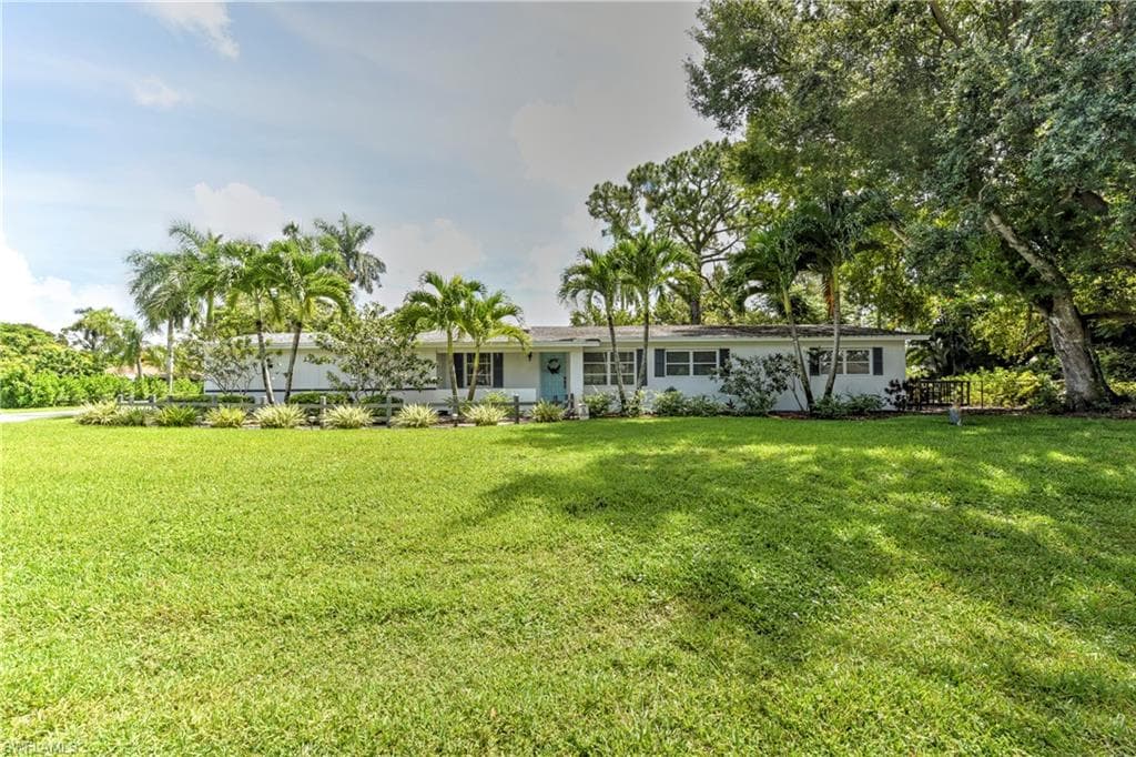 1320 Royal Palm DR NAPLES, FL 34103