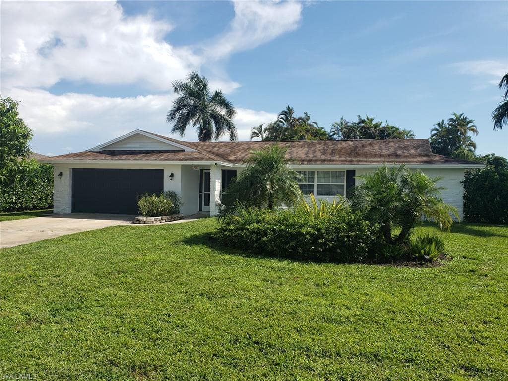 104 Oakland Hills DR NAPLES, FL 34113