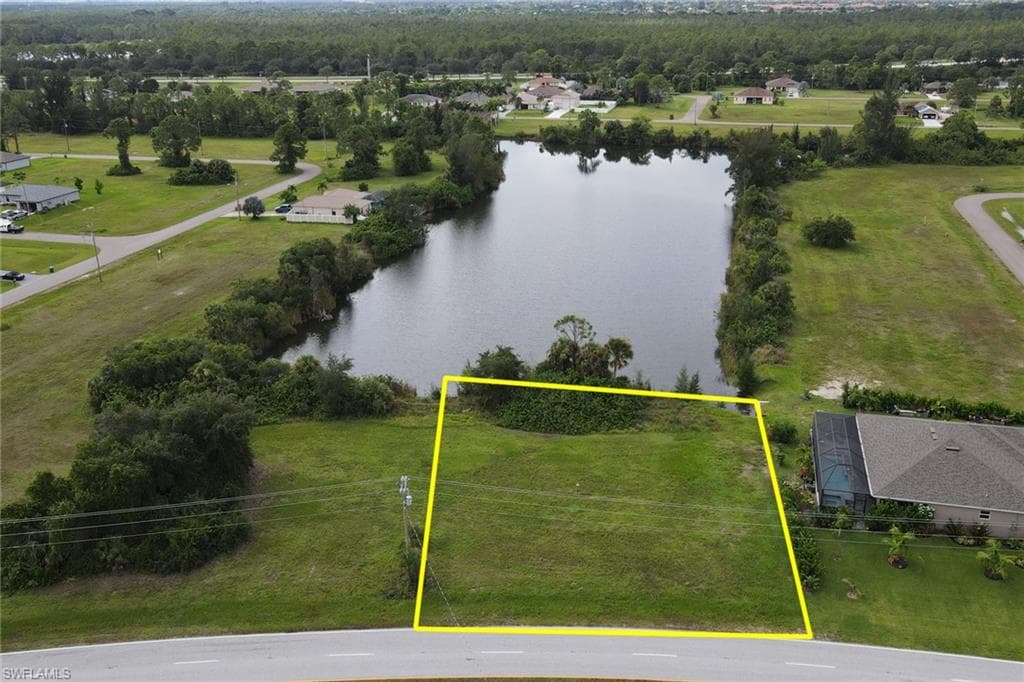 1810 S Gator CIR CAPE CORAL, FL 33909