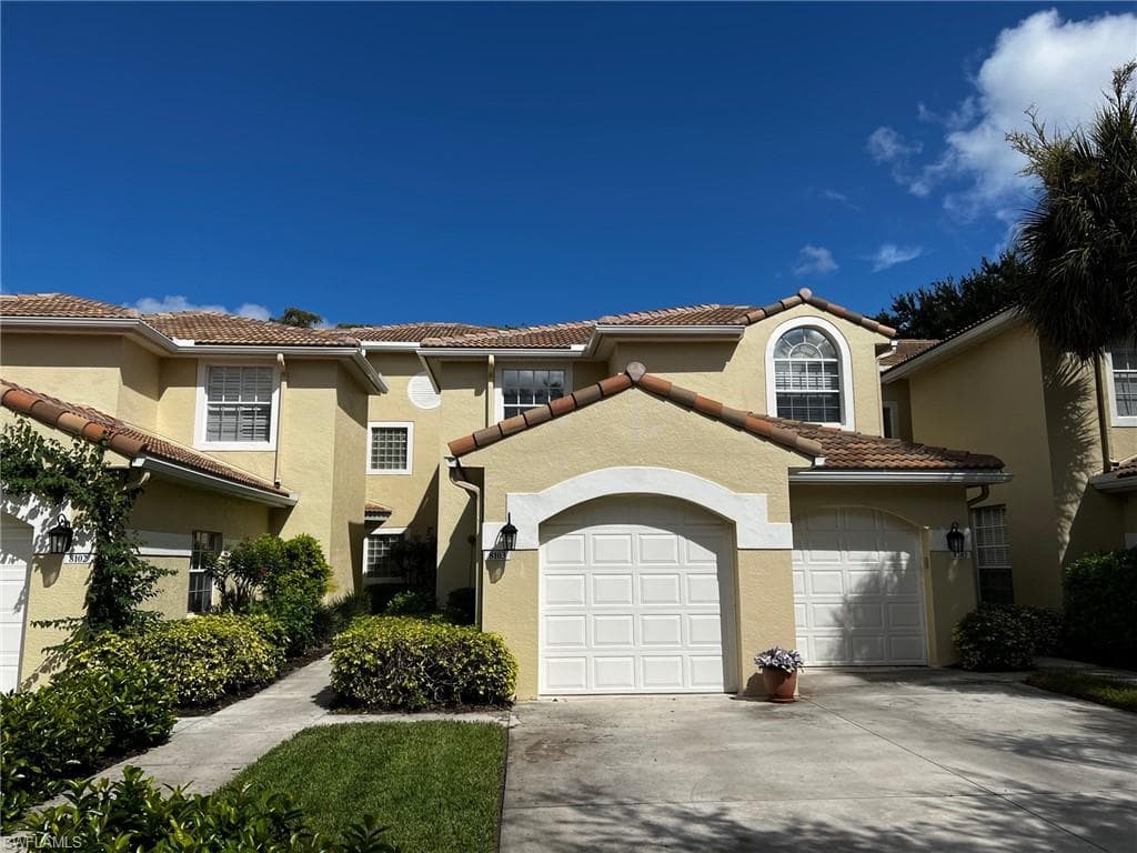77 Silver Oaks CIR 8103 NAPLES, FL 34119