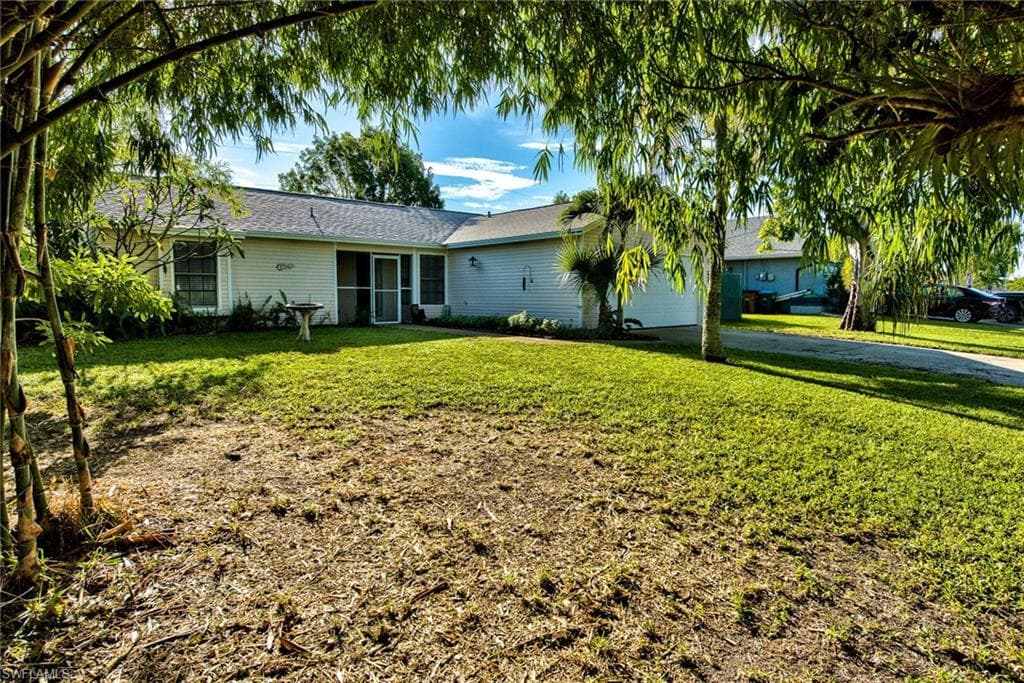 1421 9th CT CAPE CORAL, FL 33991