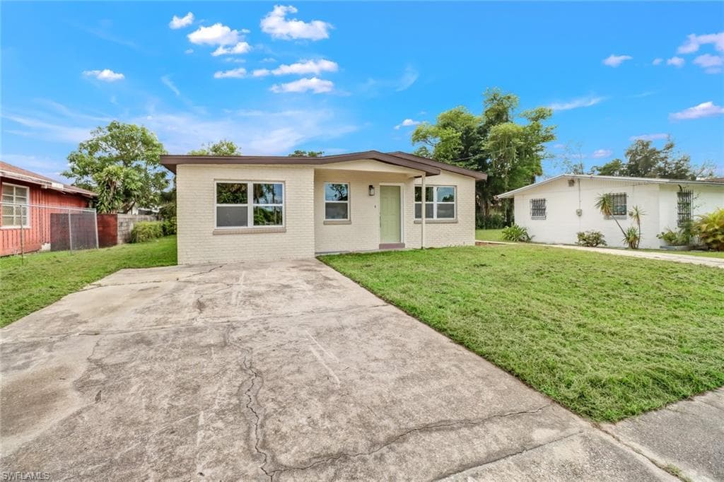 2990 Price AVE FORT MYERS, FL 33916