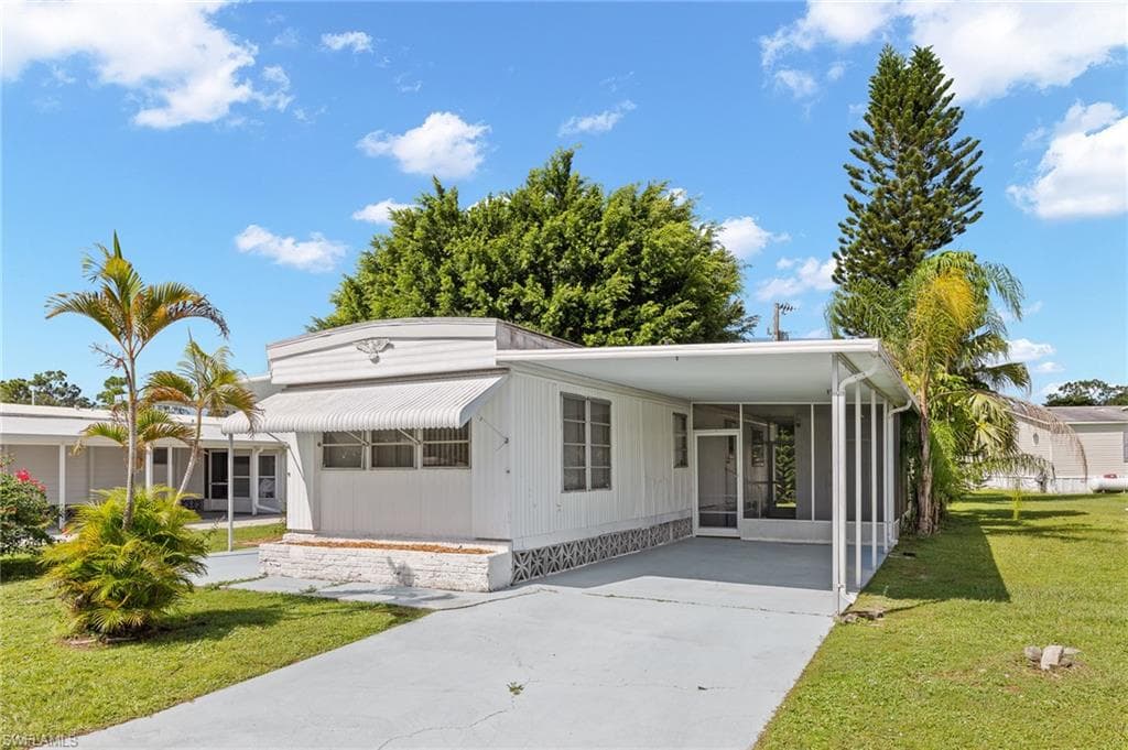 511 Blossom CT NORTH FORT MYERS, FL 33917