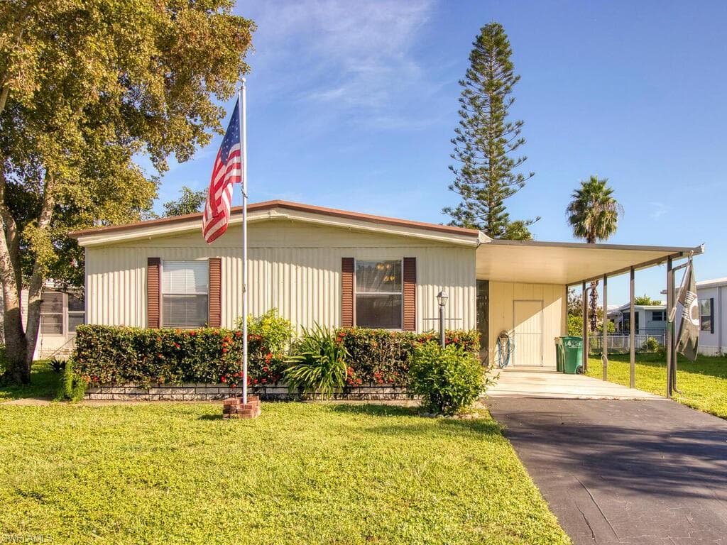 439 Cape Florida WAY NAPLES, FL 34104