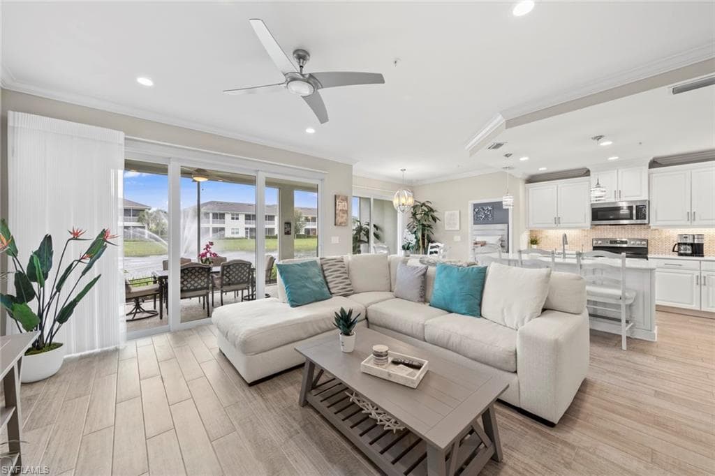 6954 Avalon CIR Unit 701 NAPLES, FL 34112