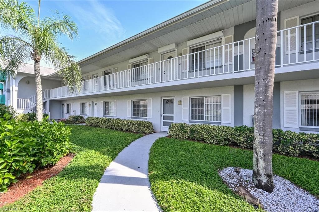 324 Belina DR 907 NAPLES, FL 34104