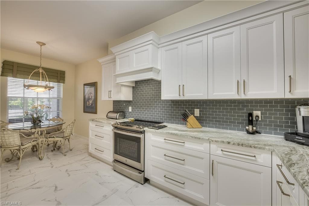 1940 Willow Bend CIR 3-102 NAPLES, FL 34109