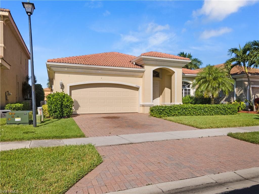 15562 Alton DR FORT MYERS, FL 33908