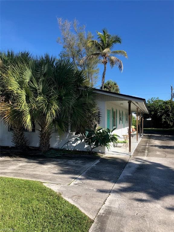 853 91st AVE N NAPLES, FL 34108