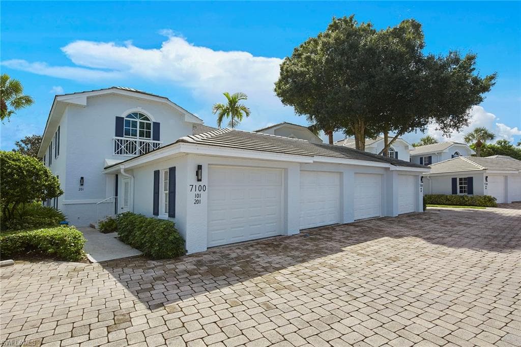 7100 Barrington CIR 4-101 NAPLES, FL 34108