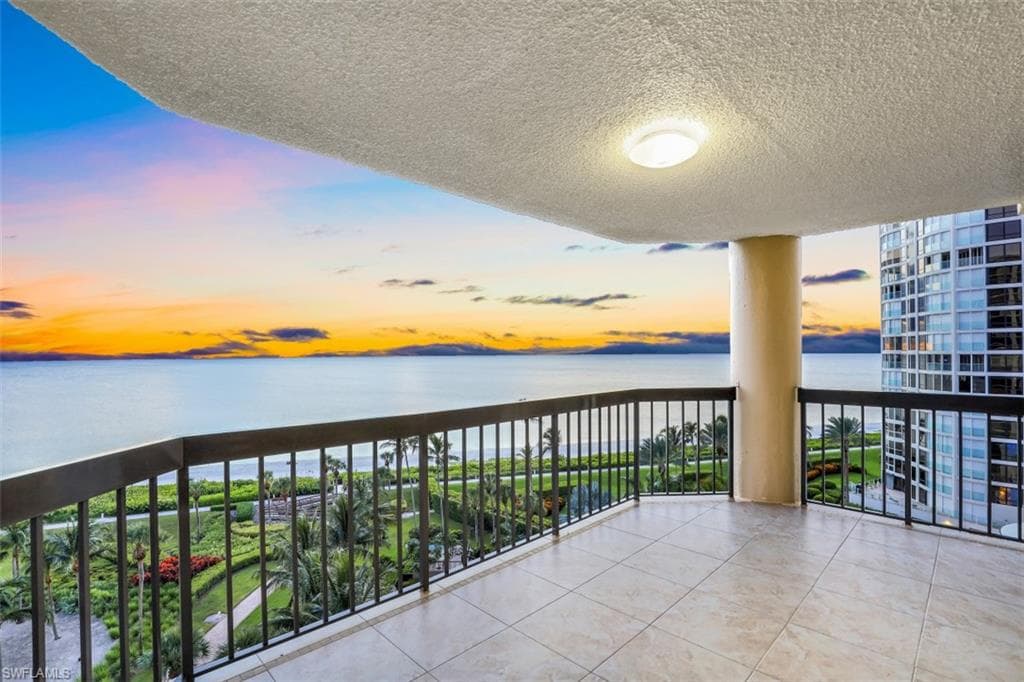 4551 Gulf Shore BLVD N 1003 NAPLES, FL 34103