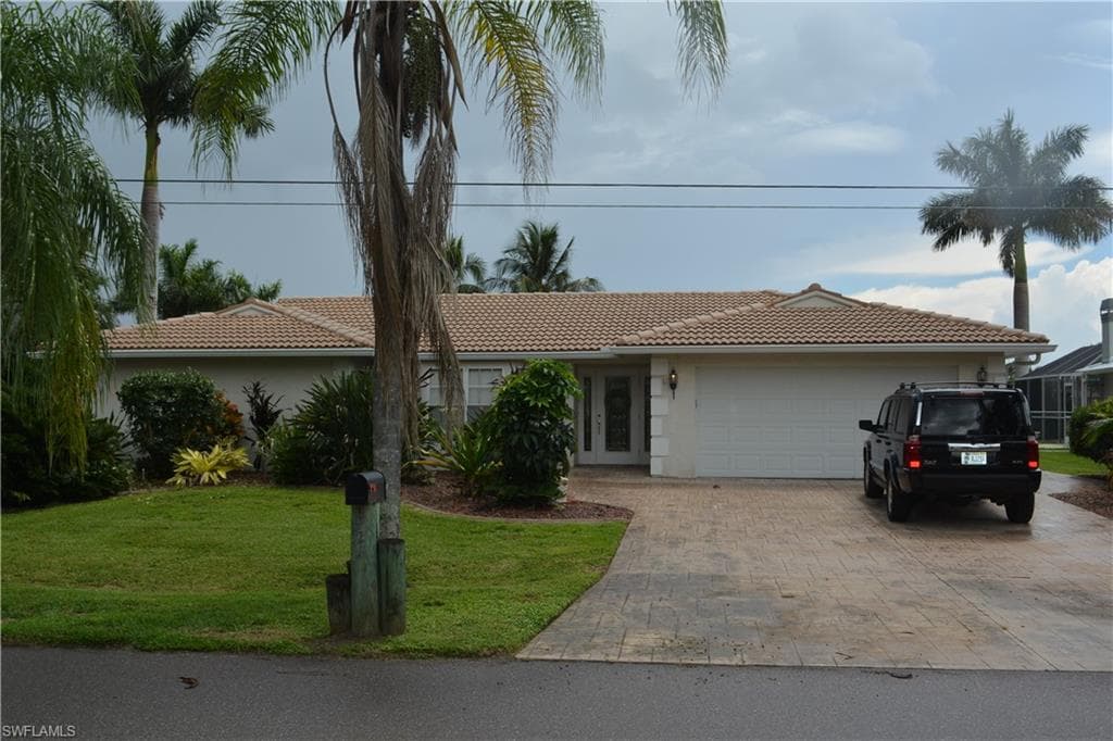1924 SE 35th ST CAPE CORAL, FL 33904