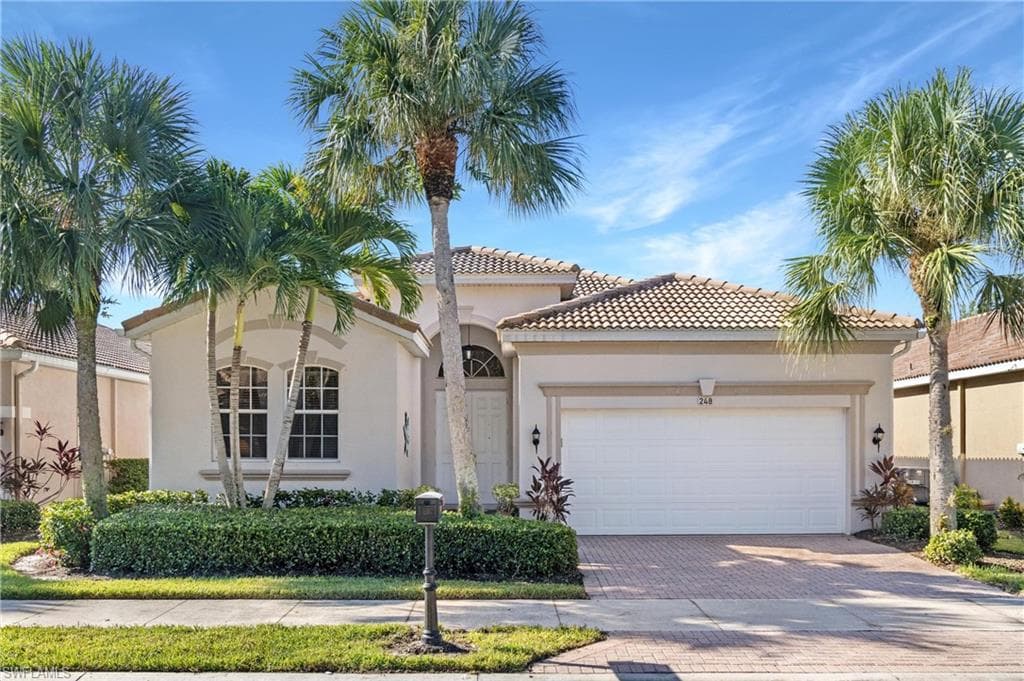 248 Glen Eagle CIR NAPLES, FL 34104