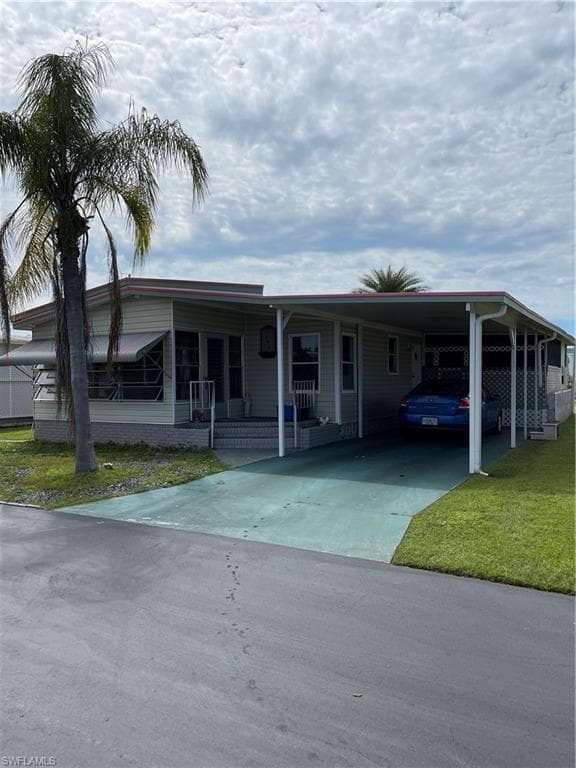 648 Future DR NORTH FORT MYERS, FL 33917