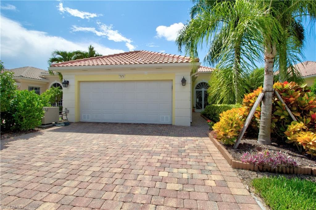 7674 Hernando CT NAPLES, FL 34114