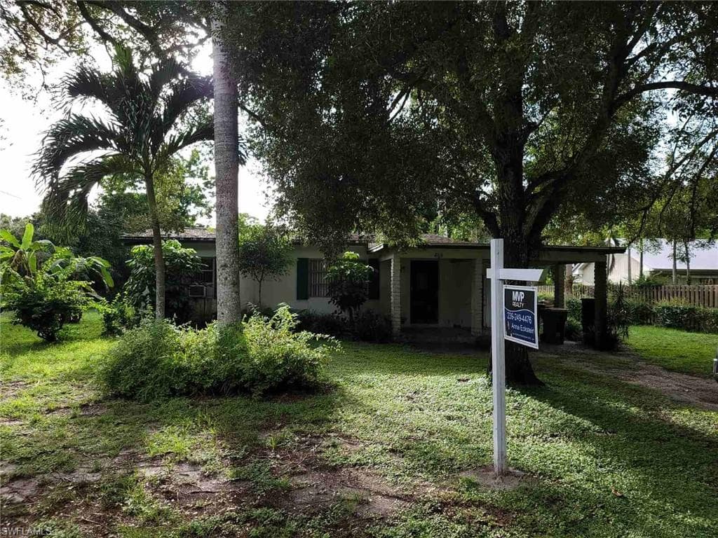 860 Preacher CT NAPLES, FL 34104