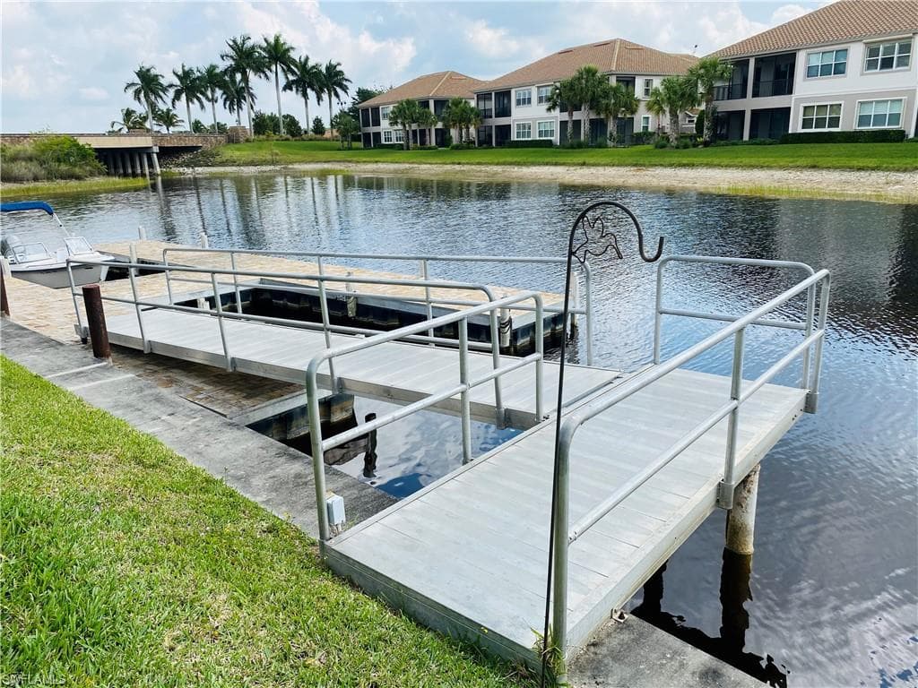 8810 Spinner Cove LN NAPLES, FL 34120